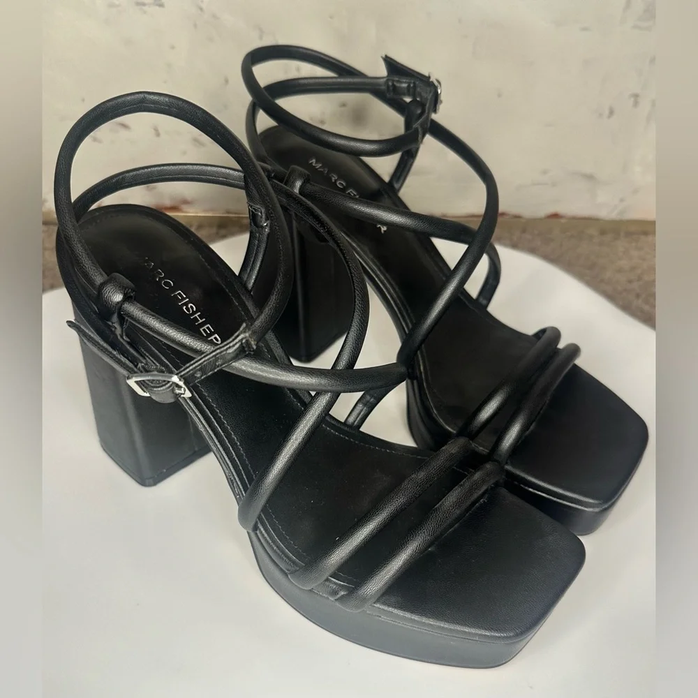 Marc Fisher Godea Platform Heel - Picture 4 of 7